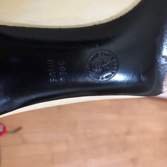 Bally Cream Patent Pumps - Picture 2 of 7